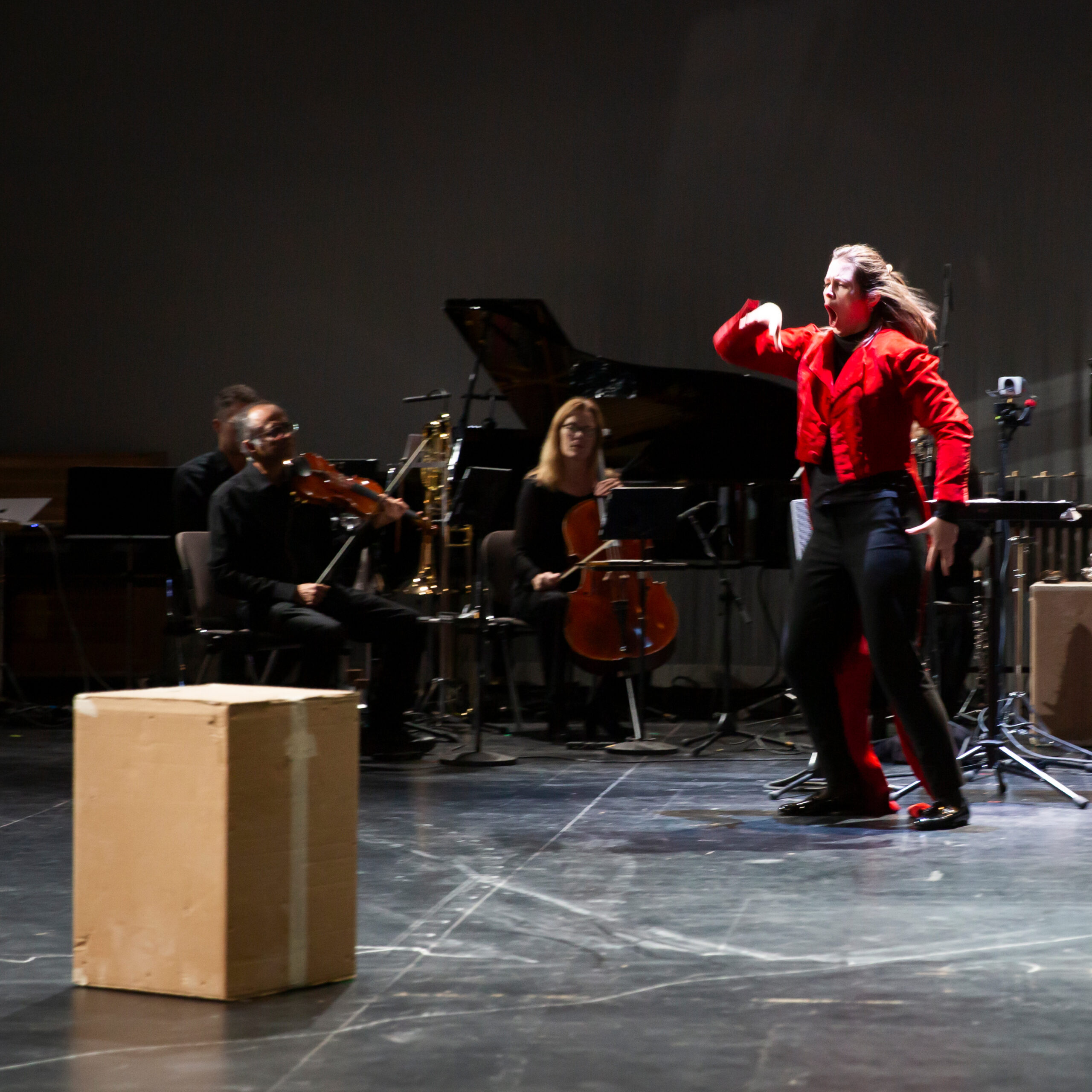 Uraufführung “Abbruch, Aufbruch, Einbruch” ab sofort online | Festakt 2025